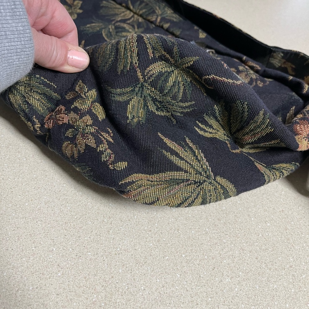 Ameribag Floral Tapestry Sling Bag healthy back bag - Picture 7 of 7